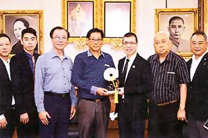 泰国温州总商会祁晓云会长率领代表团访问泰国海南会馆及泰国海南商会